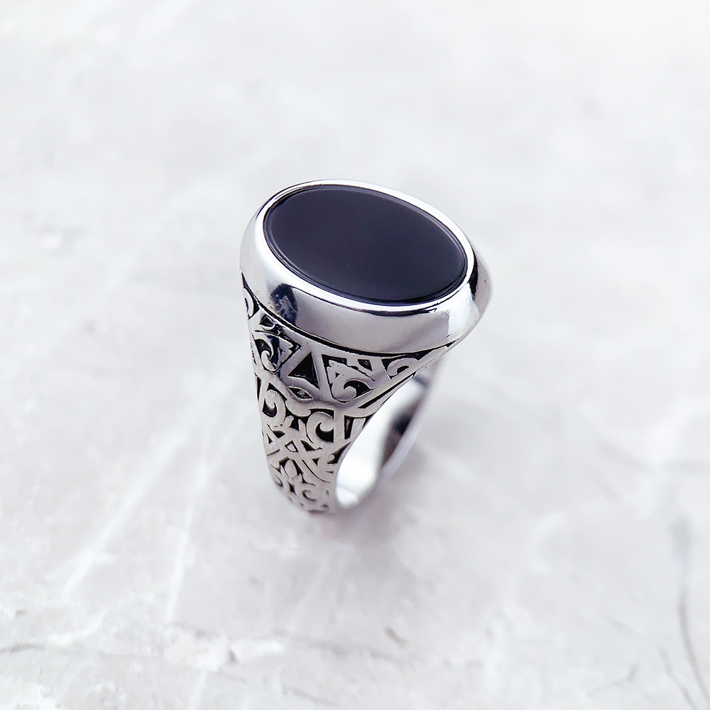 Schwarzer ovaler Siegelring im – Mens Signet Ring Bewertung und Preis